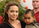 Maddoxot választotta az országban élő több száz árva baba közül

A hollywoodi sztár akkori férjével, Billy Bob Thorntonnal egy kambodzsai árvaházba látogatott, el amikor megpillantotta a babát, akinek a sorsa onnantól gyökeresen megváltozott. Egy korábbi barátja szerint Jolie és Maddox már az első találkozásnál szoros kapcsolatba került egymással : „Ahogyan én tudom, amikor elment az árvaházba és először meglátta Maddoxot, a baba felkelt és rámosolygott ahelyett, hogy sírt volna, mint a többi baba. Ez a pillanat megérintette Jolie szívét, ezért választotta Maddoxot.” Nem Maddox volt az egyetlen, akinek aznap megváltozott az élete. A színésznő ekkor fedezte fel anyai ösztöneit és arra való érettségét, hogy segítsen a hátrányos helyzetű gyerekeken szerte a világon.