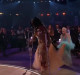 SZA egyébként mankóval érkezett a díjátadóra, amikor pedig a színpadra szólították, nem más segítette fel, mint Lady Gaga. Ez a pillanat látható az alábbi videón.