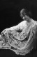 Isadora Duncan a siker szárnyain európai turnéra indult, s mezítláb piruettező lábai előtt hevert Berlin, London és München, Athén és Szentpétervár, Magyarországon 1902-ben mutatkozott be az Uránia Színházban. Berlinben alapította meg hírneves tánciskoláját, ahol anyjával és nővérével együtt foglalkozott tanítványaival.