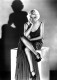 Harlow és az ellenállhatatlan Clark Gable igazi álompárt alkottak a filmvásznon, de a szőkeség több főszerepet kapott Spencer Tracy és William Powell oldalán is, megcsillantva színészi tehetségét és komikusi vénáját. Ő volt az első szőke szexszimbólum, legendájában kiemelt szerepet játszott az érzékiség. E téren talán csak Marilyn Monroe fogható hozzá, akinek példaképe Harlow volt - érdekesség, hogy mindketten utolsó filmszerepüket Clark Gable oldalán játszották. Hiába volt azonban az elképesztő népszerűség, a siker és a csillogás, magánéletében kudarc kudarcot követett.