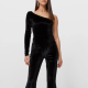 Stradivarius Velvet jumpsuit with asymmetric neckline 12 995 Ft

A félvállas, aszimmetrikus megoldások most nagyon népszerűek - te is próbáld ki ezt a trendet! 