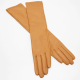 ZARA Long leather gloves 5 995 Ft

Ez a testszínű kesztyű olyan puha, mint a vaj - színe maitt pedig második bőrrétegként tapad a kezünkre. Imádnivaló darab fázós kezűeknek! 