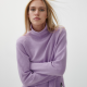Massimo Dutti Mock Turtleneck sweater in wool 23 995 Ft

Rajongunk a levendula színért, ez a gyapjúval szőtt magas nyakú pulóver pedig olyan meleg, de mégis olyan vékony anyaggal rendelkezik, hogy idén télen mindenhez ezt akarjuk felvenni! 