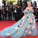 Sharon Stone a Cannes-i Filmfesztiválon viselte a Dolce &amp; Gabbana Alta Moda estélyijét, amiről inkább a döbbenetes jelző jut eszünkbe.