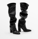 Massimo Dutti Black leather knee-high boots 79 995 Ft

A legpuhább bőrből készült ez a fekete, enyhén fényes beütésű térdcsizma, ami minden télies, nőies szetthez megy.

 

 