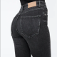 ZARA High rise sculpt jeans (Anthracite grey) 8995 Ft

Ezt a darabot a ZARA direkt úgy tervezte, hogy kiemelje az alakot - így a fenekünket is. Hatféle különböző színben kapható és ez előző változatokkal ellentétben ennek még tágabb a méretskálája: 32-es mérettől egészen 46-os méretig választhatunk belőle. 