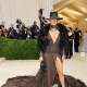 Jennifer Lopez Ralph Lauren ruhában a 2021-es MET-gálán