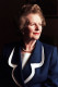 Margaret Thatcher és a királynő bonyolult kapcsolatát sok feldolgozás próbálja hűen bemutatni – ilyen például a Netflixen elérhető A korona című sorozat is, melyből kiderül, hogy bár a két nő tisztelettel bánt egymással, számos konfliktus húzódott kettejük között.  Nem értettek egyet az ország vezetésével kapcsolatban, s az ellentétes politikai nézetek mindig is éket vertek közéjük. A királynő úgy vélte, Thatcher mindent elpusztít, ami fontos számára, beleértve a hazáját is; a miniszterelnök politikáját "nemtörődömnek, konfrontatívnak és megosztónak" minősítette. 1990. november 28-án, miután Michael Heseltine kihívta a pártelnöki székért, Thatcher mind miniszterelnöki, mind pedig pártelnöki tisztjéről lemondott – ekkor II. Erzsébet lóversenyre invitálta a politikusnőt, aki azonban visszautasította a meghívást.