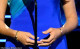A hercegné szettjét eljegyzési gyűrűje, valamint Diana sárgaarany karkötője tette teljessé, amit Meghan először 2018-ban viselt. Mindehhez társult még egy pár 14 karátos arany Alexis Bittar fülbevaló, egy Cartier Love karkötő, valamint egy 930 fontos Aquazurra Celeste cipő.