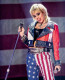 Miley Cyrus - Az énekesnő a csodálatos hangja és színészi tehetsége mellett nyíltságáról is ismert, így nem csoda, ha gond nélkül megosztja a maszturbációval kapcsolatos gondolatait. Elég egyértelművé tette, hogy áll a kérdéshez, mikor kiposztolt egy fotót, amin a keze eltűnik a nadrágjában és az alábbi szöveget fűzte hozzá: „A masturbate a day keeps the haters away”, ami nyersfordításban annyit jelent: napi egy maszturbáció, távol tartja az utálkozókat.