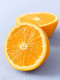 Narancs

A szakemberek okkal javasolják a szezonális étkezést. Ez azért fontos, mert a frissen betakarított ételek csúcson járnak az egészséges táplálkozás és íz tekintetében. A téli hónapokban a citrusfélék, mint a narancs, könnyebben beszerezhetők és hihetetlenül finomak. Azzal nem árulunk el nagy titkot, hogy a hazai áruházakban kapható citrom, narancs, grapefruit, pomelo és mandarin nem Magyarországon terem. Október és március között Spanyolország, Törökország, Görögország, Marokkó, Egyiptom, Horvátország, a pomelo esetében Kína bizonyos részeiről szerzik be a gyümölcsöket. Fontos részei a tudatos étkezésnek, ráadásul a narancs lenyűgöző táplálkozási profillal is büszkélkedhet. A folsav és a tiamin természetes forrása, valamint egyedülálló növényi vegyületet, heszperidint tartalmaz, amelyről kimutatták, hogy támogatja a vérnyomás egészségét, egyéb pozitív eredmények mellett. Valamint nagyszerű módja annak is, hogy C-vitaminhoz jussunk, amely kulcsfontosságú tápanyag az egészséges immunrendszerhez. Sőt, a narancs akár 10 napig is eláll a pulton – ha szem előtt van, nagyobb eséllyel fogy el – de hűtőben tartva ez a szám már 21 napra ugrik, így aztán a következő bevásárláskor nyugodtan tartalékolj be belőle.