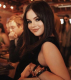 Selena Gomez sminkje tökéletes volt: füstös szemekkel, és egy nude rúzzsal dobta fel a megjelenését.