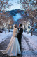 Az esküvő télen volt, a menyasszony később arra kényszerítette a koszorúslányait, hogy kint álljanak a hóban a képekhez - megtiltva nekik, hogy a felvételeken kabátot viseljenek. A koszorúslány a Reddit-posztját egy hirtelen felindulásból írt bejegyzéssel zárta: "Végeztem vele". 