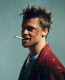 Tyler Durden, Harcosok klubja

A Harcosok klubja az 1990-es évek egyik legismertebb filmje. Tyler Durdent, a narrátor alteregóját Brad Pitt alakítja, aki egy igazi dögös rosszfiút játszik. Tyler kegyetlen és extravagáns, és bár lehet, hogy nem ő a "tökéletes férfi",  sötét tekintete párosulva ikonikus piros kabátjával, sok nő szívét elnyerte.