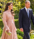 Nos, a jordán királyi esküvőn lehet, hogy a herceg örült volna annak, ha nem szerepel a felvételeken. Történt ugyanis, hogy Katalin és Vilmos épp gratulált a friss házasoknak, majd a hercegné beszédbe elegyedett a gyönyörű arával. Ez azonban Vilmosnak nem igazán tetszett…