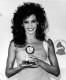 Whitney Houston az 1980-as években, huszonévesen robbant be a köztudatba és azonnal hatalmas sikereket ért el - ráadásul nem csak vitathatatlan tehetsége, hanem elképesztő szépsége miatt is rajongtak érte az emberek. Egy évvel a debütáló albuma után, 1986-ban három Grammy-díjra jelölték, a Saving all my love for you című számáért pedig meg is kapta a legjobb női popénekesnek járó elismerést.