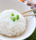 Rizs

A még meg nem főzött rizs akár 4-5 évig is eltartható, ha hűvös, száraz helyen van tárolva, például egy zárt edényben vagy tasakban. Fontos viszont tudnunk, hogy a barna rizsnek rövidebb a tartóssági ideje, körülbelül 6 hónaptól 1 évig áll el, mivel magasabb olajtartalma miatt könnyebben avasodik. Már megfőzött rizs esetében a fagyasztás lehetővé teszi, hogy akár 6 hónapig is eltartható legyen, azonban fontos, hogy megfelelően zárható tárolóedényben vagy tasakban tartsd!