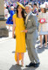 Nem véletlen, hogy Amal Clooney-t többször láttuk sárga összeállításban, hiszen rendkívül jól áll neki. Ez a kép Harry herceg és Meghan Markle esküvőjén készült a párról. 