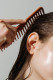 Milyen előnyei vannak a fejbőr hámlasztásának?

,A fejbőr hámlasztása segít eltávolítani az elhalt hámsejteket, törmeléket és olajat a fejbőrről, amelyek eltömíthetik a pórusokat és gyulladást válthatnak ki a fejbőrön" - mondja Rina Allawh, okleveles bőrgyógyász. Ha a fejbőr olajtermelő mirigyei eltömődnek, az számos problémához vezethet: ilyen például a túlzott szárazság, korpásodás, viszketés és a töredezett haj, vagy gyors zsírosodás. Az okleveles bőrgyógyász, Robyn Gmyrek, egyetért, és hozzáteszi, hogy a tipikusan a gyökereknél alkalmazott termékek, mint például a száraz sampon, hab és hajlakk gyakran okoznak felhalmozódást. Ez pedig a baktériumok és az élesztőgombák túlszaporodásához vezethet, és potenciálisan bőrpírt, irritációt, hámlást és follikulitist okozhat, ami hasonló a fejbőr aknéjához. A fejbőr rendszeres hámlasztása segít megőrizni az egészségét, megelőzni a további bőrproblémákat, és egészségesebb hajat eredményez.