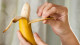 A tanninok olyanok, mint egyfajta természetes összehúzó, bőrfeszesítő anyagok, amelyek egyben hidratálják is az arcbőrt. Egy érett banán héjának tannintartalma körülbelül 4,69%, de a tannintartalom nagyobb az éretlen gyümölcs héjában, hiszen akár 6,48% is lehet.
 