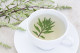 A fehér üröm tea afféle gyógynövény-keserű, amely elősegíti szervezetünk természetes emésztési folyamatait, ezáltal pedig megszünteti a puffadást is. A kutatások egyébként azt is kimutatták, hogy az üröm hatásos lehet a gyomorhurut, a gyomorfájdalom és a fekélyek leküzdésében is.
