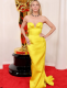 Brittany Snow egy sárga, egyedi tervezésű Monot ruhát választott magának ezúttal, amely istenien simult végig karcsú derekán, emellett kihangsúlyozta a színésznő filigrán alkatát.