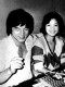 Chan 1980-ban rövid ideig a tajvani énekesnővel, Teresa Tenggel randizott, két évvel később azonban mégsem őt vette feleségül.
 