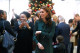 2018-ban a királyi család az Evelina Gyermekkórház betegeivel ünnepelte a karácsonyt, az alkalomra pedig Katalin egy bájos, pöttyökkel díszített L.K. Bennett ruhát, olívazöld L.K. Bennett táskát és az outfithez illő magassarkút viselt.