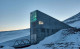 5. Svalbard Global Seed Vault (norvég szigetvilág)

A tudomány egyik legelzártabb bázisa a Jeges-tenger egy szigetére épült, és egyfajta génbankként működik. A komplexum 1,2 millió magmintát tárolnak a Föld élelmiszerellátásának biztonsága érdekében. Amennyiben a génbankban megszűnne az áramellátás, a mintákat fagyott állapotban őriznék meg az utókor számára. Az építmény a külvilágtól teljesen elzártan működik, és csak az arra jogosult személyek léphetnek be oda.