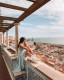 2. Portugália

Portugália az utóbbi időben tökéletes úti cél lett az egyedül utazó nők körében, hiszen egyre több digitális nomád költözik oda. A barokk kastélyok és paloták, a népszerű túraútvonalak és a homokos strandok mellett, az ország gasztronómiája is páratlan. A Douro-völgyben dombvidéki szőlőültetvények között sétálhatsz, Lisszabon macskaköves utcáit átjárja a történelem, Algarve déli részén pedig, bálnales és különféle vízi sportok várnak. Ráadásul az országon belül egyszerűen lehet közlekedni autóval, vonattal és busszal is.
