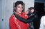 Michael Jackson örökbefogadott csimpánzt, aki a '80-as években több videóklipjében is feltűnt. Az állatot Bubbles nevére keresztelte, azonban több forrás azt állítja, hogy nem úgy bánt vele, mint egy házi kedvenccel. Arról számoltak be, hogy többször előfordult, hogy ököllel arcon ütötte és gyom­ron rúgta a majmot.