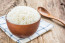 Talán meglepő lehet, hogy a rizs is helyet foglal a listán, azonban a Food Standards Agency kutatásai szerint az újramelegített rizs fogyasztása ételmérgezéshez is vezethet. Ennek oka a Bacillus Cereus nevű rezisztens baktériumok jelenléte az ételben, amit ugyan a hő elpusztít, ugyanakkor spórákat viszont létrehoz, amelyek mérgezők. Miután a rizst felmelegítettük, az pedig szobahőmérsékletűre hűl, a benne található spórák szaporodni kezdhetnek, ez pedig az ételmérgezést kiváltó ok.
