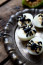 Pókos tojás

Az a jó, hogy ezek a nasik ugyan nagyon látványosak, mégsem bonyolult az elkészítésük. Nem kell konyhatündérnek lenni ahhoz, hogy a halloweeni tányérra varázsoljuk például ezeket a pókos tojásokat. A kérdés már csak az: ki lesz a legbátrabb, aki hozzájuk is mer nyúlni?
