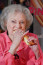 Betty White nem volt szégyellős, úgy esett neki annak a hot-dognak, mintha nem lett volna másnap.
