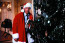 Karácsonyi vakáció - Az Amerikai vakáció és Európai vakáció című filmekből jól ismert Griswold család újabb, karácsonyi kalandjaival ismerkedhetünk meg. Az egész család kész az év legmeghittebb ünnepére, a karácsonyra. A család sürög forog, vásárol és csomagol. Mindenki kitűnő ajándékokat vett szeretteinek és azon vannak, hogy sikerüljön titokban tartani azokat. Ismerve a Griswold családot tudható, közeleg a katasztrófa. Ahol a Griswoldok megjelennek onnan az emberek azonnal menekülni kezdenek, mert körülöttük minden leomlik, összedől, kigyullad, elpusztul. Vajon képes-e egy család romba dönteni a karácsonyt?
