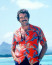 A sztoriban Jim Hoppert alakító David Harbour szinte pontosan ugyanolyan hawaii inget visel, mint az 80-as évek egyik legendás filmsorozatában, a Magnumban Tom Selleck. Az évad elején Jim Hoppert ezt nézte a tévében, majd a bajszát is ugyanolyan fazonra vágta.
