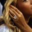 Jay-Z egy nem mindennapi, gyönyörű 18 karátos gyémánttal kérte meg Beyoncé kezét, a gyűrű pedig nem került kevesebbe, mint 5 millió dollár - kb. 1,3 milliárd forint.
