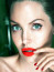 Angelina Jolie általában három lehetőség közül szokott választani - fekete, nude (francia) vagy piros.