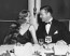 Clark Gable és Carole Lombard színésznő volt a hollywoodi aranykor álompárja. 1939-ben esküdtek meg, és házasságuk három éve volt az Elfújta a szél szívtiprója életének legboldogabb időszaka, aminek egy szörnyű tragédia vetett véget. A 33 éves színésznő 1942-ben vesztette életét, amikor a repülőgép, amelyen utazott, nekirepült egy hegynek – mindenki szörnyethalt, aki a fedélzeten volt. A színészóriás sosem tudta feldolgozni a tragédiát. Gable még kétszer házasodott meg, de élete végéig Carole Lombardot szerette, 1960-ban bekövetkezett halála után a nő mellé temették el.
