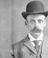 Albert Fish (1870. május 19-én született): Az egyik legismertebb sorozatgyilkos volt az Egyesült Államokban, becenevei között szerepelt a Szürke ember és a Wysteria-i Vérfarkas. Talán ő volt az egyik legbrutálisabb bűnöző, ugyanis gyerekeket rabolt el, majd megette őket kannibál módjára.
