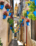 A cordobai Calleja de las Flores utcánál szebbet nemigen látni nemhogy Európában, de talán az egész világon. Szűk kis utcácskája, tele színes virágokkal, amely fölül, az orrunk előtt kikandikál egy napsárga templomtorony.