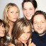 Gwyneth Paltrow sem akart lemaradni a képek posztolásával, szintén felpakolt egy videót amin Aniston és barátai mosolyognak közösen a kamerába. 