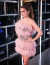 Anna Kendrick színésznő-énekesnő Katy Perryhez hasonlóan alaposan mellényúlt a rózsaszín ruhájában, de az övé egy fokkal azért jobb volt. 