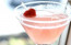 A csajos bulik igazán különleges főszereplője lehet a Blushing Bride. Rózsaszín, gyümölcsös, hűsít és nagyon finom – kell ennél több egy pletykálós partira? 