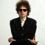 &nbsp;Bob Dylannek tűnik, de ő valójában egy színésznő van szemüveg mögött.
