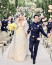 Sophie Turner és Joe Jonas polgári esküvője Las Vegasban történt, 2019 májusában, majd az egyházi szertartást&nbsp;a&nbsp;franciaországi Sarrians-i Château de Torreau-ban tartották meg a szűk család jelenlétében.&nbsp;Turner&nbsp;a Louis Vuitton nagykövete így nem aprózta el a menyasszonyi ruháját sem:&nbsp;Nicolas Ghesquière tervezte a&nbsp;kivágott hátú, egyedi mintával és csipkével díszített&nbsp;kreációt.
