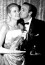Grace Kelly és Marlon Brando mindketten karrierjük csúcsán voltak, amikor megnyerték az Oscar-díjukat 1955-ben. Azt, hogy igaz-e az elhíresült anekdota arról, hogy kettesben ünnepelték győzelmüket egy hotelszobában, egyikük sem erősítette meg soha, ahogy azt sem, hogy bármikor is romantikus kapcsolat szövődött volna köztük.
