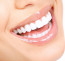 FOGAK. Sajnos a fogaink az évek múlásával sötétebbek lesznek, besárgulnak. Egy fehér fogsor akár tíz évet is fiatalíthat a viselőjén, érdemes megcsináltatni.
