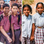 India

Az egyenruha viselése Indiában kötelező jellegű mind az állami, mind a magániskolákban. A fiúk ruhája általában egy kockás vagy egy világos színű ingből áll hosszú, fehér, kék vagy fekete nadrággal, a lányoknak pedig szintén kötelező inget hordaniuk, ám szoknyával párosítva. Vannak olyan iskolák az országban, amelyek megkövetelik azt is, hogy a diákok nemtől függetlenül nyakkendőt, illetve azonos típusú cipőt is viseljenek.
