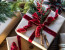 Ajándék

Miután a gyerekek megtudják, mit ünneplünk karácsonykor, gyakran teszik fel a kérdést, hogyha ez a nap Jézus születésnapja, akkor miért mi kapunk ajándékot. Ennek a szokásnak az eredete a Biblia történeteiben található. A három napkeleti bölcs ugyanis ajándékokat vitt a kis Jézusnak: aranyat, tömjént és mirhát. Noha napjainkban már nem ilyen ajándékokat adunk egymásnak, az ajándékozás szokása megmaradt.
